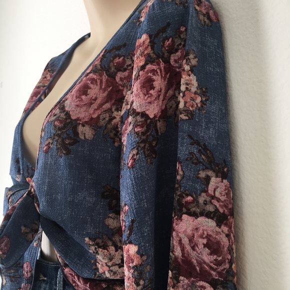 Boho Floral Crop Top & Hollister Short Shorts - Picture 2 of 8